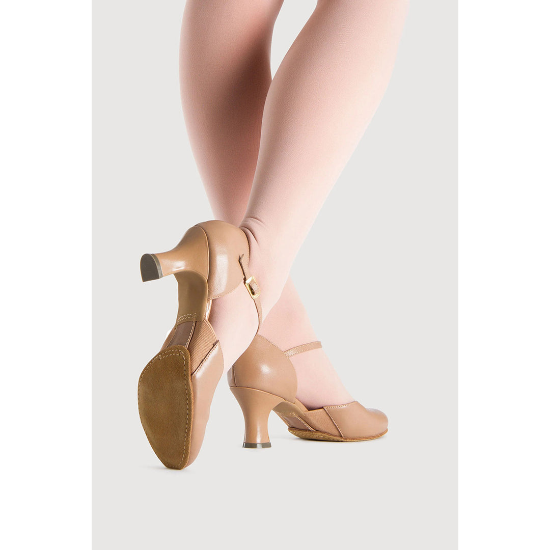 A pair of women&
