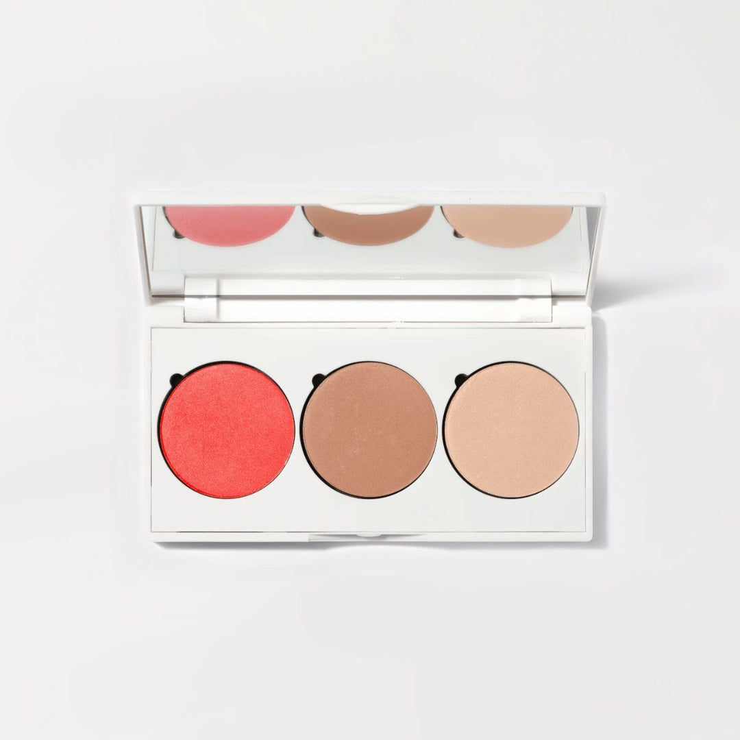 Runway Room Glow Makeup Palette – Bronzer Blush Illuminator